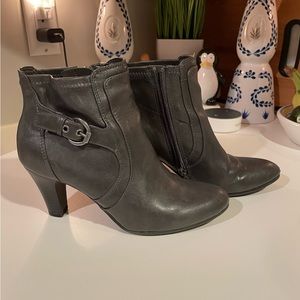 Life Stride booties